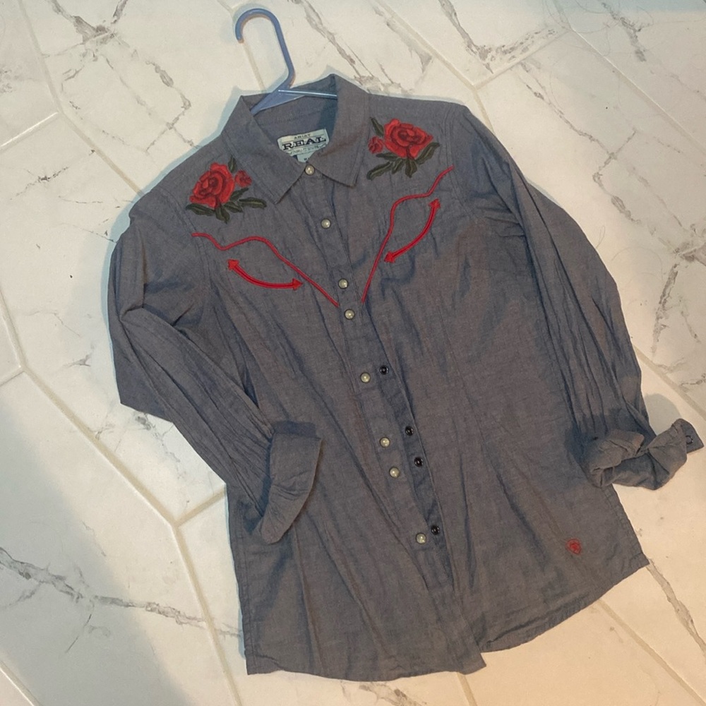 Ariat chambray denim shirt 🌹